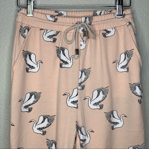 MINKPINK Joggers with Pockets Swan Print - Picture 2 of 5